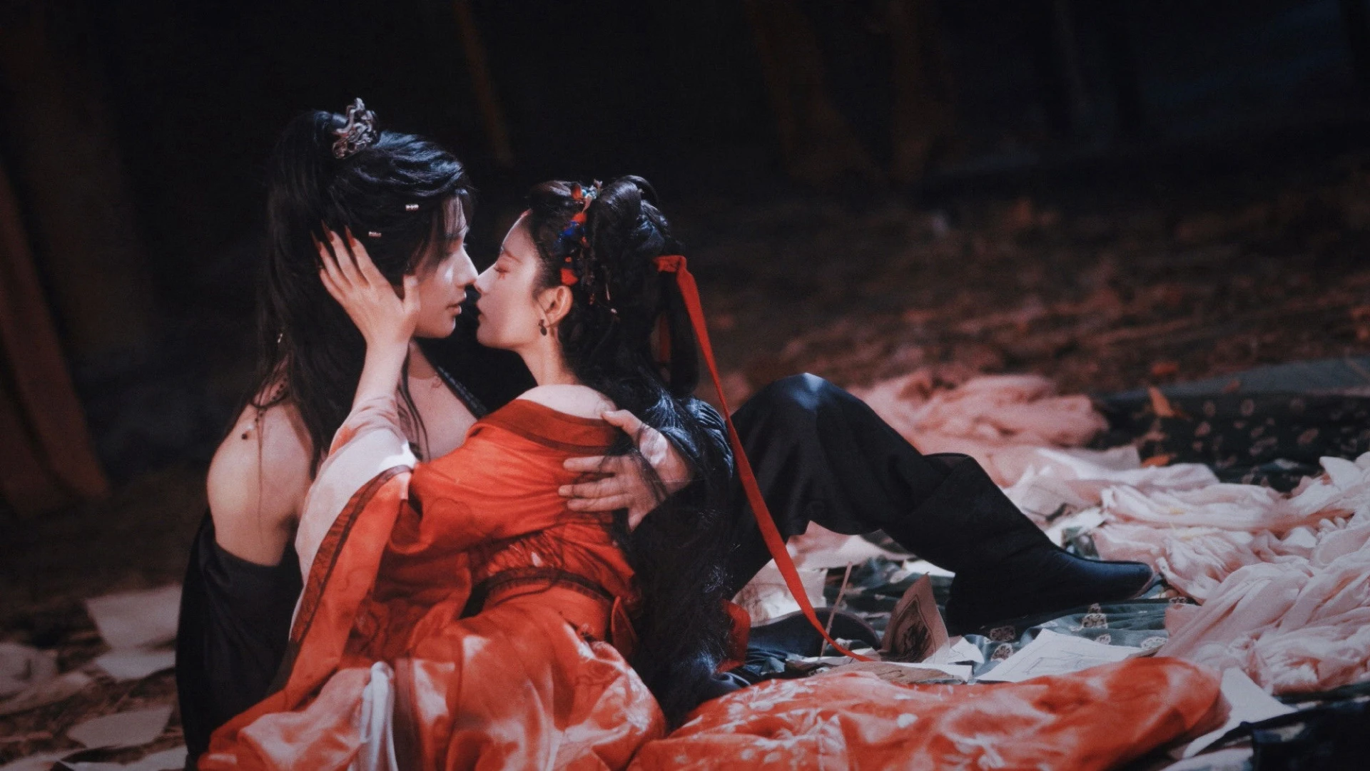 Gieo Hồng Đậu Nơi Đuôi Mày Nàng - Seeds of Scarlet Longing